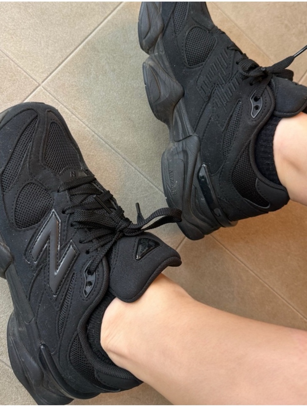 New Balance 9060 Triple Black Sneakers Women’s 8.5 / Kids 7Y EU 40